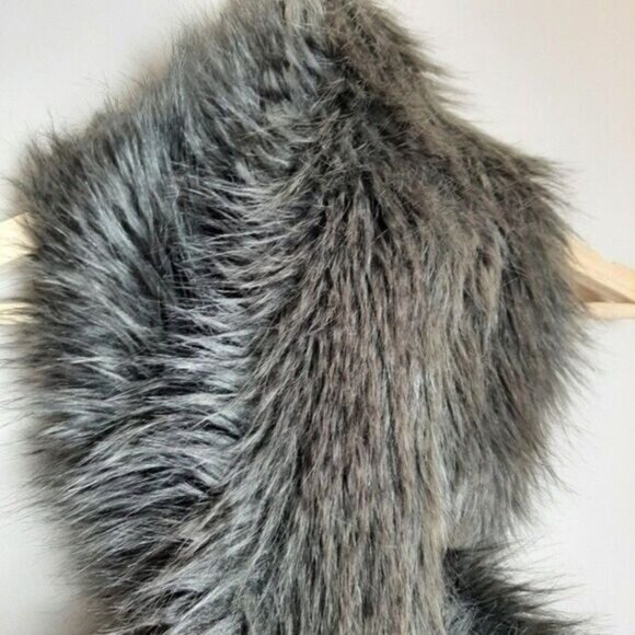 CLUB MONACO Faux Fur & Silk Lining Scarf Grey Sz O/S - Picture 3 of 6